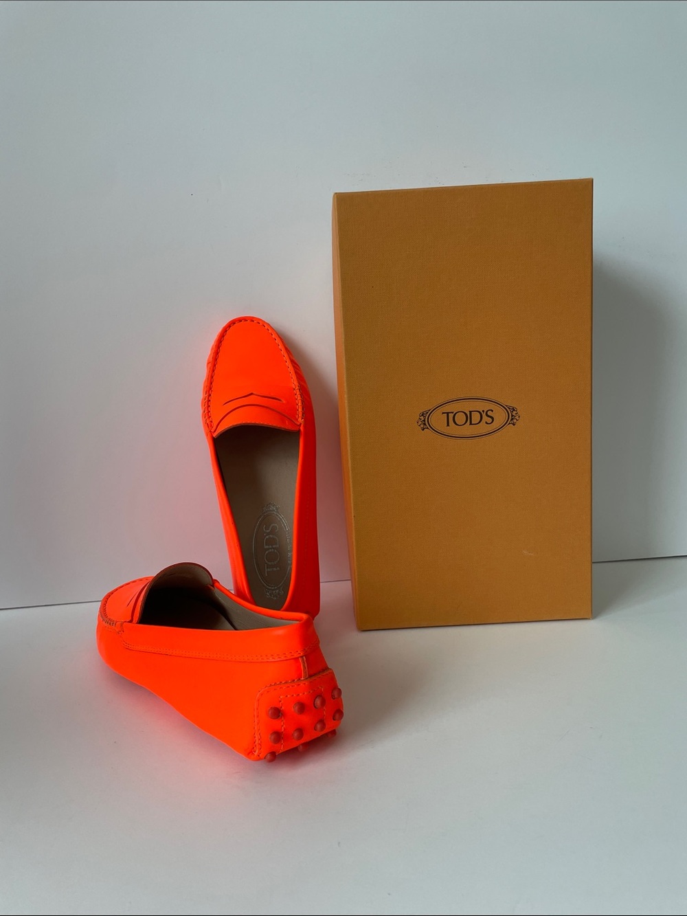 TOD'S Neon Orange Leather Driving Loafers Sz 37